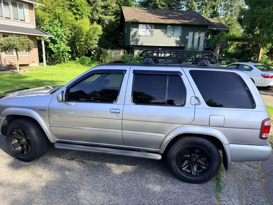 2004 Nissan Pathfinder · LE Platinum Edition Sport Utility 4D in Seattle, WA (photo 3) — photo 3