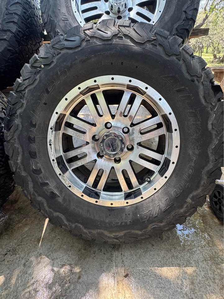 285/70/17 BFGoodrich KO2 tires and wheels in San Antonio, TX (photo 2) — photo 2