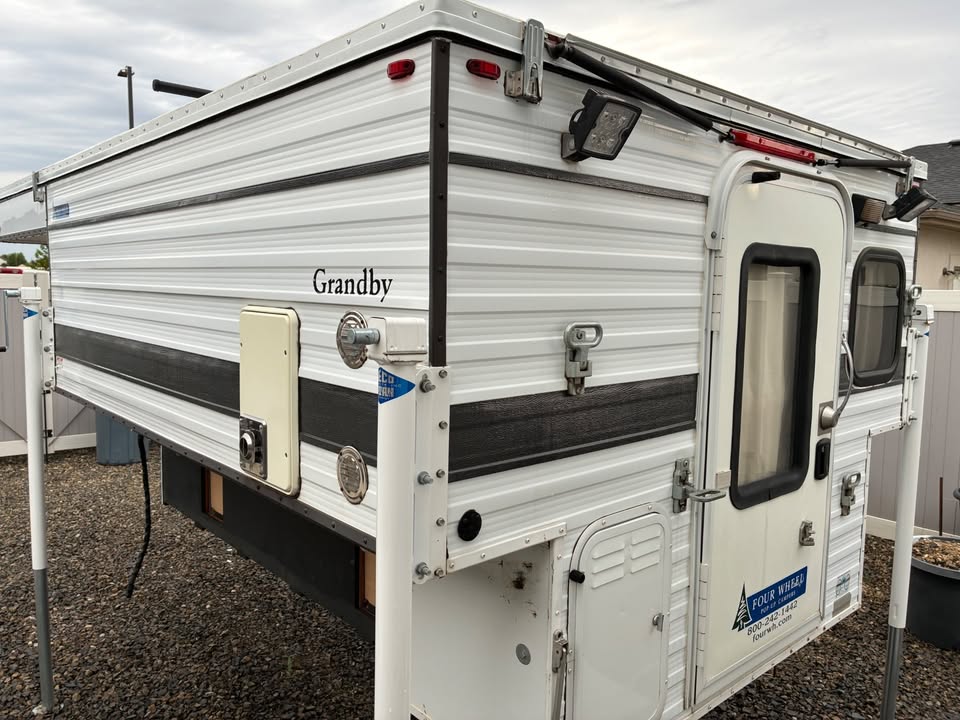 Four Wheel Camper Grandby 2016 (photo 7) — photo 7