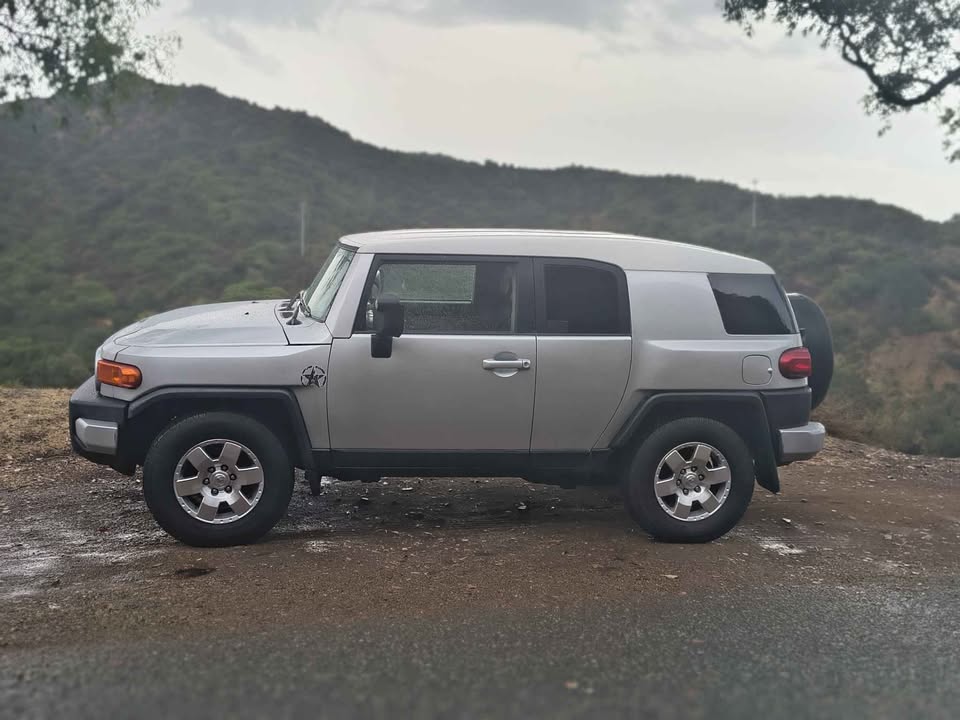 2007 Toyota FJ Cruiser · Sport Utility 2D in Los Angeles, CA (photo 7) — photo 7