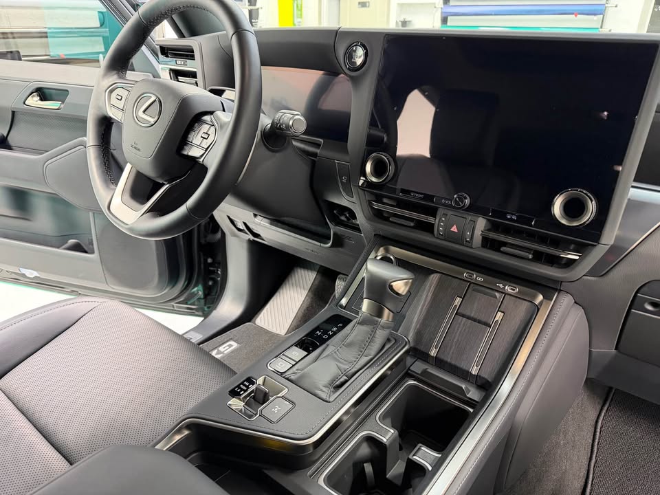 2025 Lexus GX · 550 in Bountiful, UT (photo 8) — photo 8