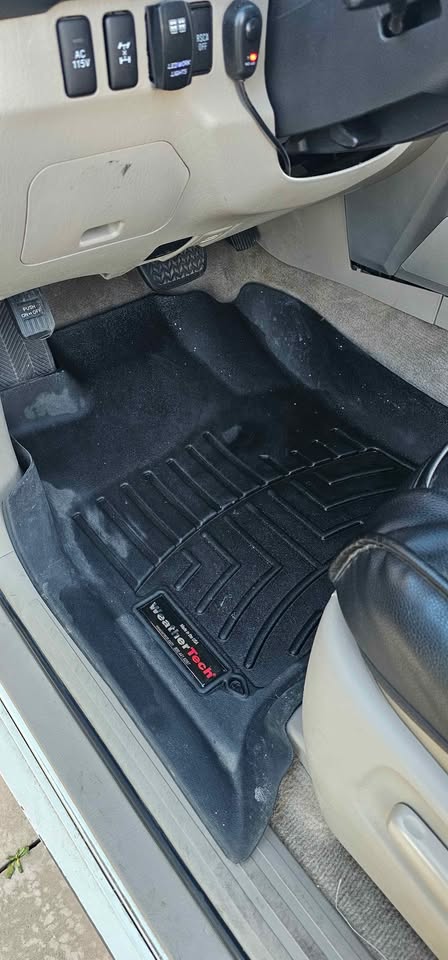 White Toyota 4Runner Limited 4x4 w/ Roof Rack & Light Bar (photo 8) — photo 8