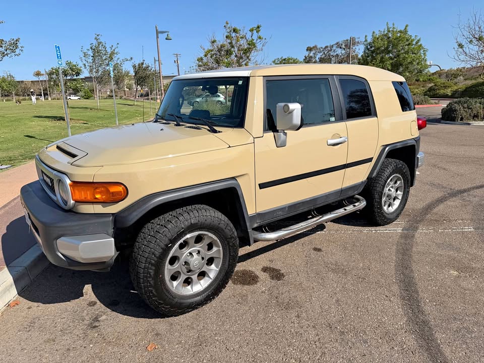 2014 Toyota FJ Cruiser 4x4 105k (photo 1)