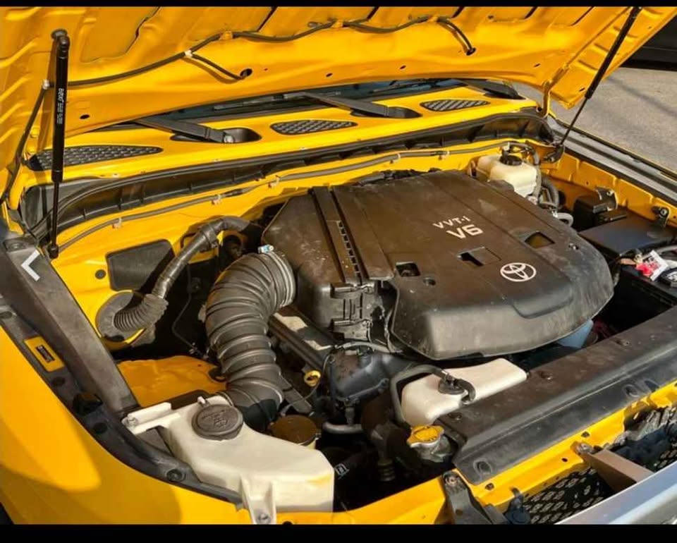 Toyota FJ Cruiser Yellow
257800 mileage (photo 7) — photo 7