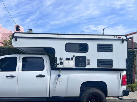 Palomino SS 1200 Truck Camper in Woodland Hills, CA (photo 1)
