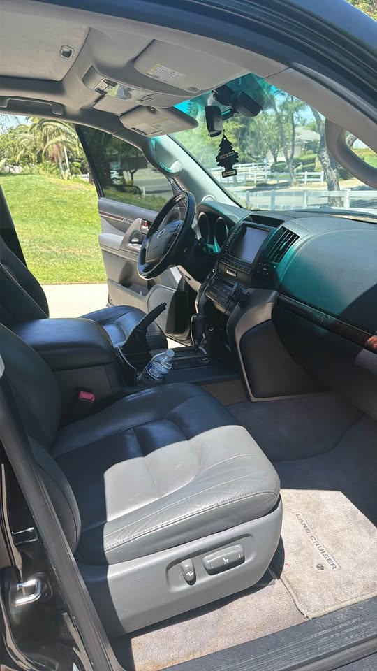 2011 Toyota Landcruiser · Sport Utility 4D in Corona, CA (photo 6) — photo 6