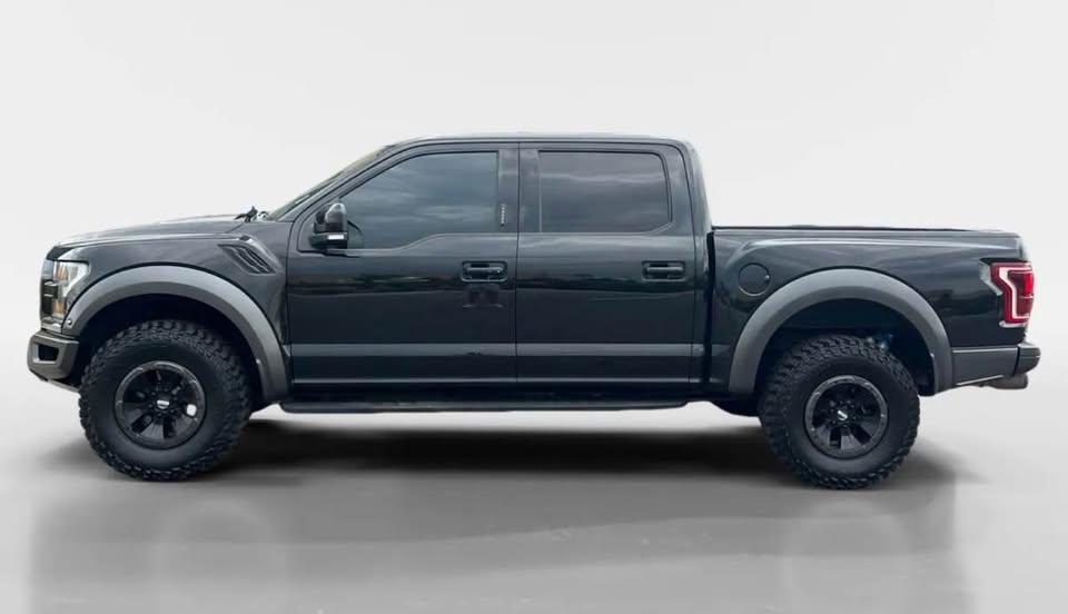 2017 Ford F-150 · Raptor Pickup 4D 5 1/2 ft (photo 2) — photo 2