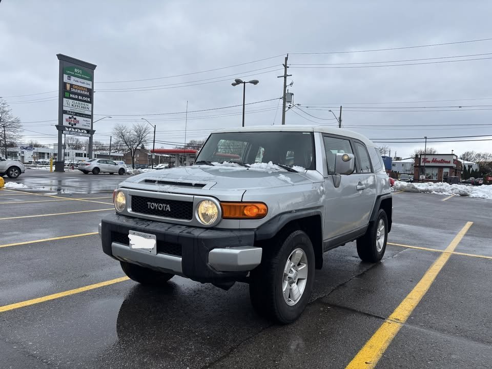 2007 Toyota FJ Cruiser in Hamilton, ON (photo 12)