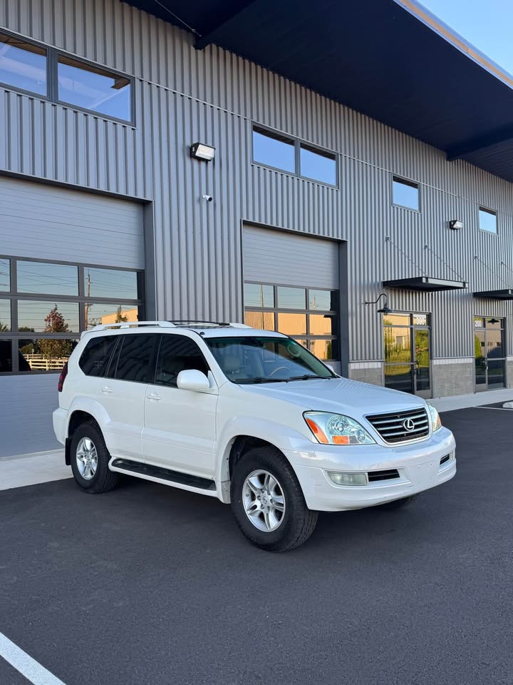 2004 Lexus GX · GX 470 Sport Utility 4D (photo 8) — photo 8