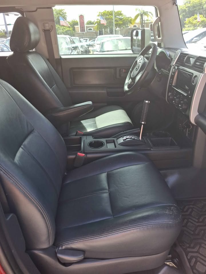 2008 Toyota FJ Cruiser · Sport Utility 2D in Miami, FL (photo 6) — photo 6
