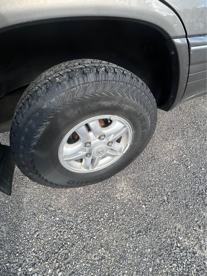 2000 Lexus LX · LX 470 Sport Utility 4D in Park City, UT (photo 11) — photo 11