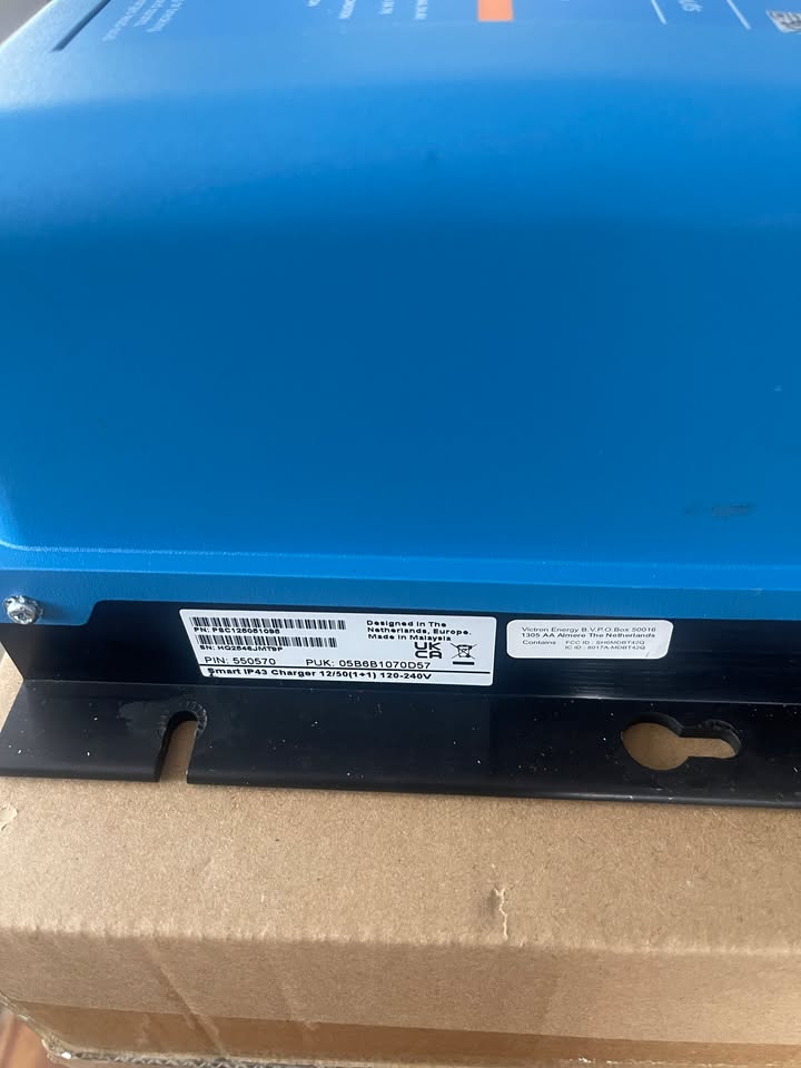 Victron Energy Smart IP43 Charger 12-V 50 AMP 120-240VAC in Gold Canyon, AZ (photo 4)