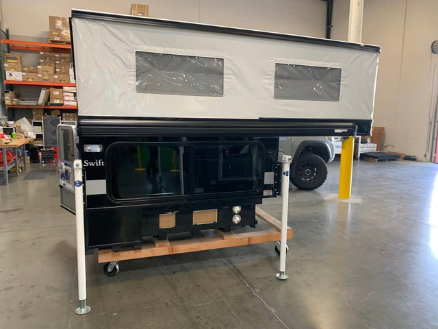 2021 Four Wheel Camper Swift — photo 3