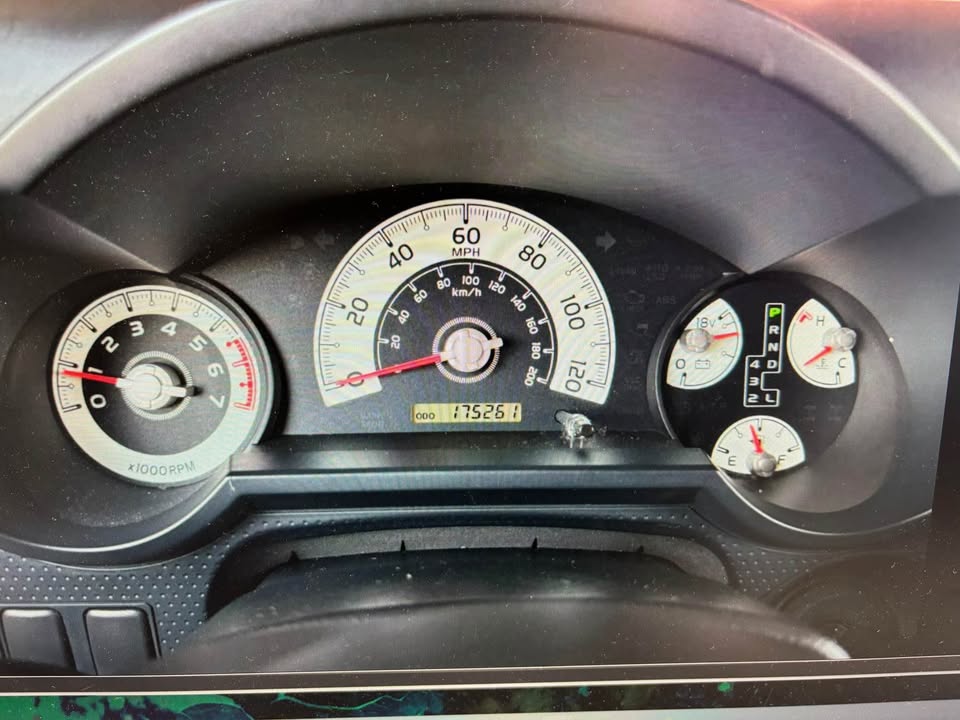 2007 Toyota FJ Cruiser · Sport trim (photo 6) — photo 6