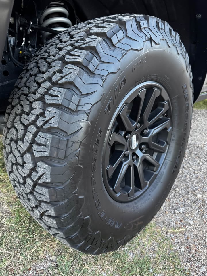 4x Bfgoodrich ko2 315/70/17 35s (TIRES ONLY) in Lancaster, TX (photo 2)
