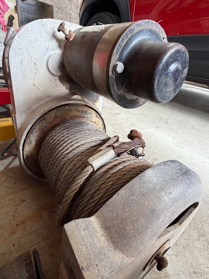 Vintage Belleview-Warn 6000 1bs. Winch in Rigby, ID (photo 4)