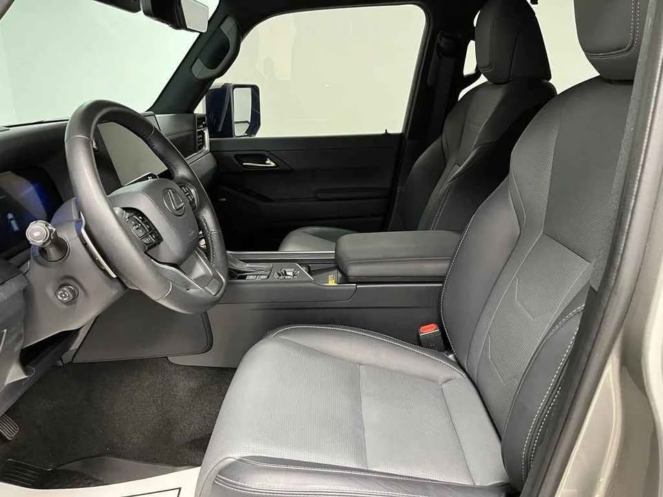 2025 Lexus GX (photo 8) — photo 8