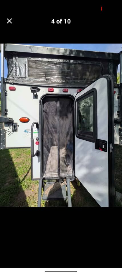 2021 Forest River Palomino SS 550 truck camper in Sacramento, CA (photo 4) — photo 4
