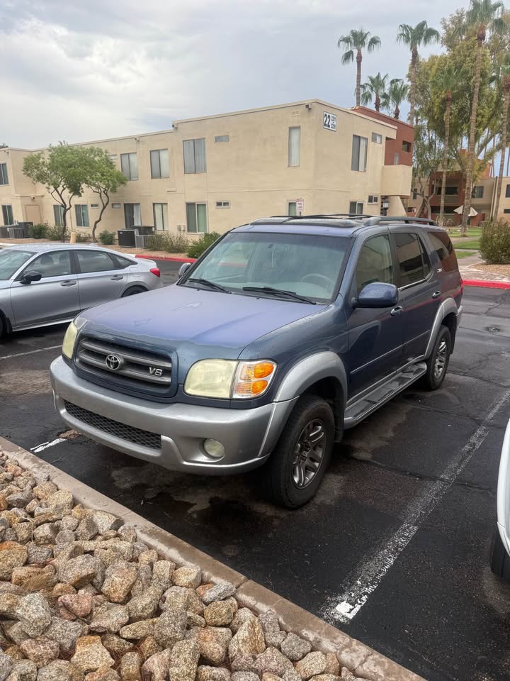 2004 Toyota Sequoia · SR5 Sport Utility 4D in Scottsdale, AZ (photo 5)