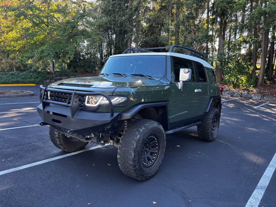 2014 Toyota FJ Cruiser · Sport Utility 2D in Everett, WA (photo 5) — photo 5