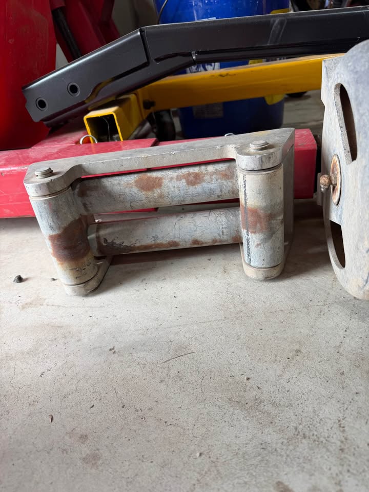 Vintage Belleview-Warn 6000 1bs. Winch in Rigby, ID (photo 6)