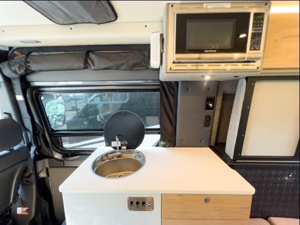 2025 Storyteller Overland DARK MODE OG AWD (photo 7) — photo 7