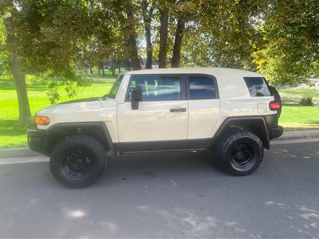 2010 Toyota FJ Cruiser · Sport Utility 2D — photo 2