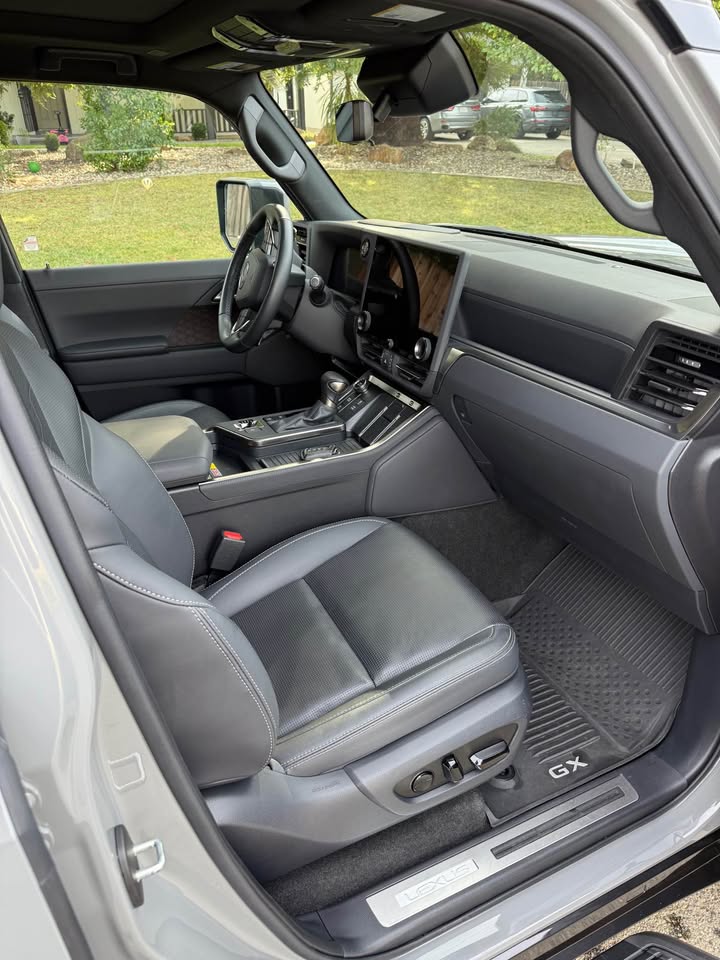 2024 Lexus GX · GX 550 Luxury + in Roseville, CA (photo 9) — photo 9