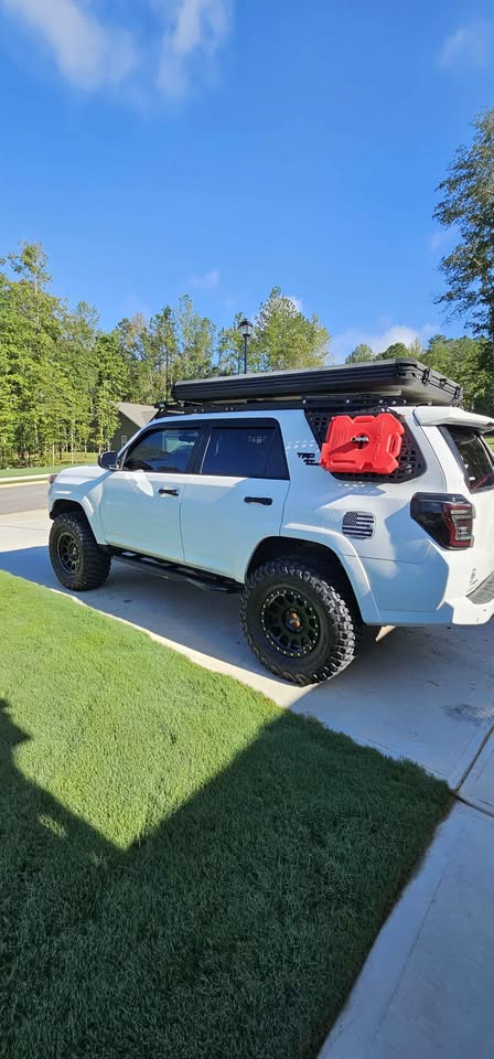 2018 Toyota 4Runner · TRD Off-Road Sport Utility 4D — photo 2