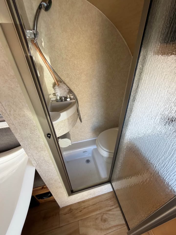 2018 nuCamp TAB 320 CS-S – Clamshell Kitchen – Wet Bath – Alde System – NEW TIRES in San Francisco, CA (photo 7) — photo 7