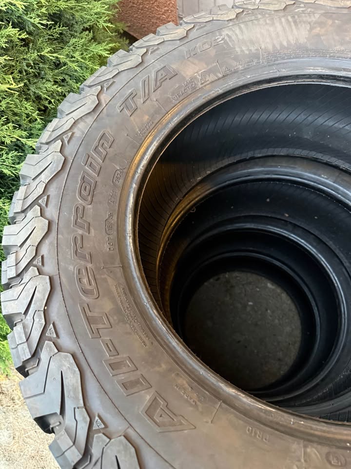 35x12.5020 BFGoodrich All-Terrain T/A KO2 95% left tread in Tacoma, WA (photo 9)