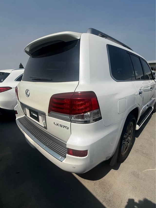 2015 Lexus LX · LX 570 Sport Utility 4D — photo 3