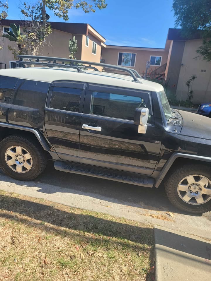 2007 Toyota FJ Cruiser · Sport Utility 2D in Lomita, CA (photo 4) — photo 4