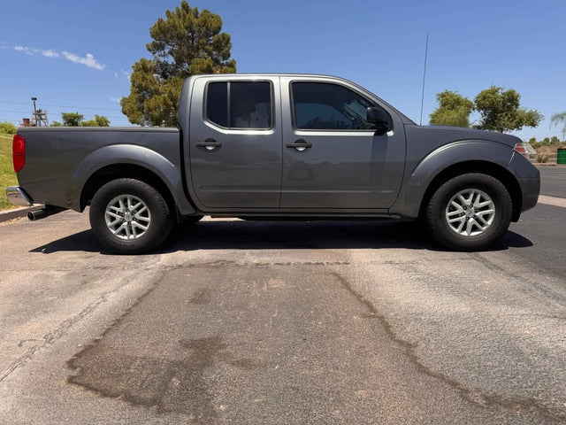 2016 Nissan Frontier Crew Cab · SV Pickup 4D 5 ft — photo 2