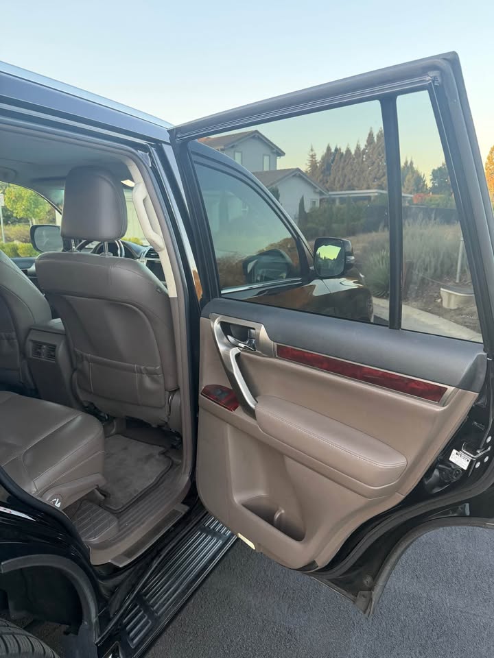 2011 Lexus GX · GX 460 Luxury Sport Utility 4D in Granite Bay, CA (photo 10) — photo 10