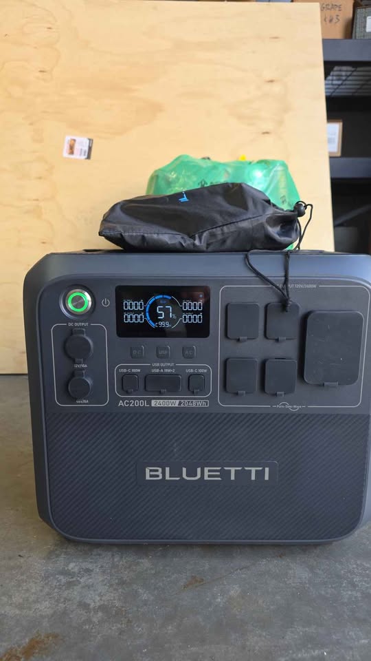 BLUETTI AC200L Portable Power Station in Bend, OR (photo 2) — photo 2