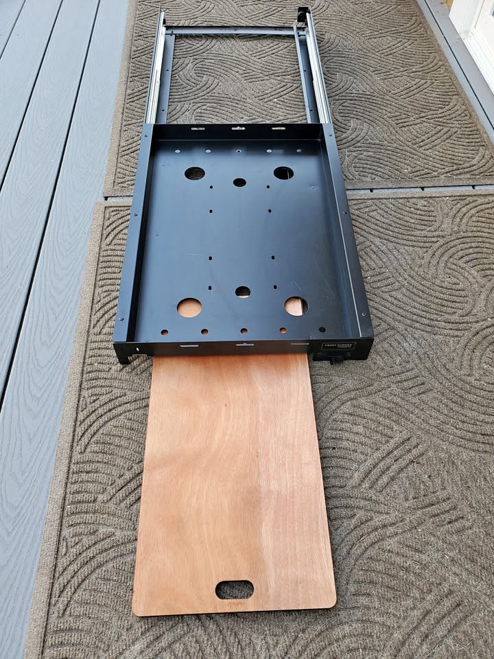 DOMETIC FRONT RUNNER CARGO SLIDE/FRIDGE SLIDE 35L TO 45L, BUILT IN CUTTING BOARD (photo 1)
