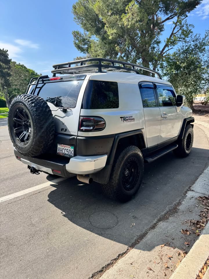 2007 Toyota FJ Cruiser · Sport Utility 2D in Irvine, CA (photo 2) — photo 2