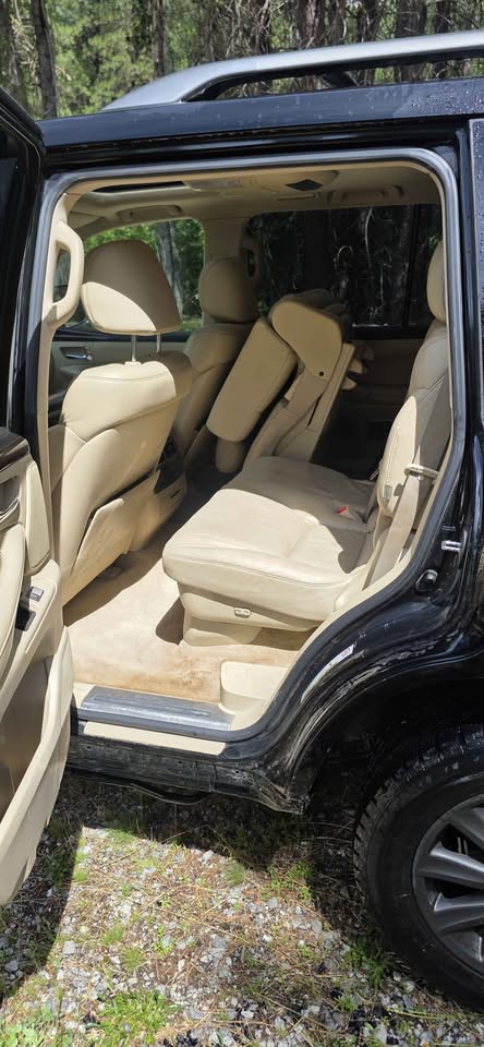 2010 Lexus LX · LX 570 Sport Utility 4D in Leavenworth, WA (photo 7) — photo 7