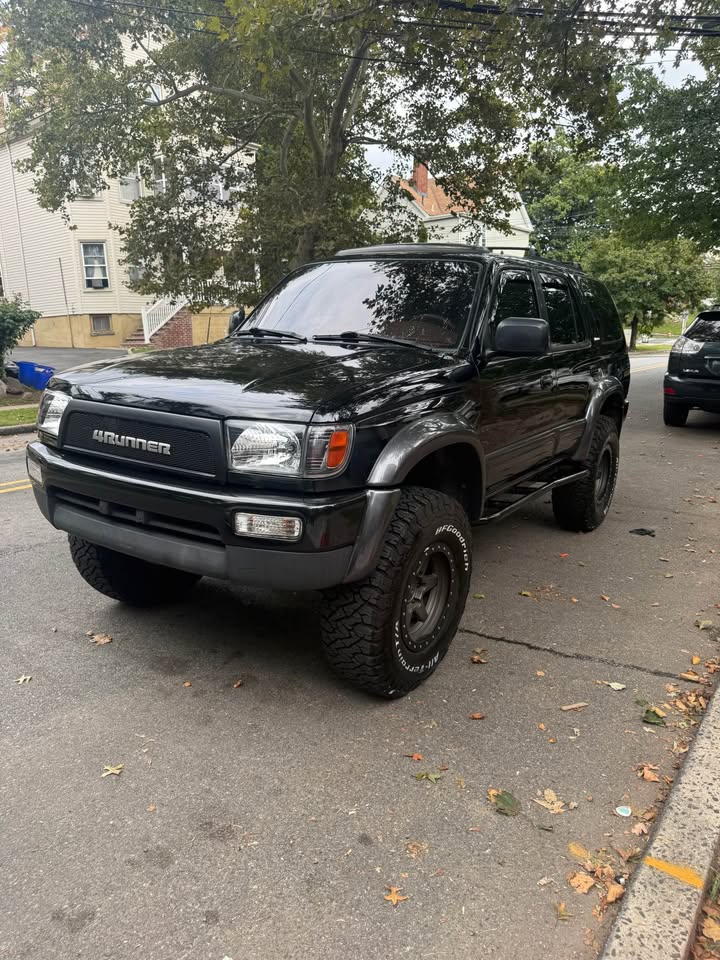 1998 Toyota 4Runner · Limited Sport Utility 4D in Newark, NJ (photo 4) — photo 4
