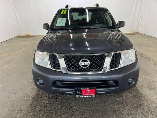 2011 Nissan pathfinder s — photo 2