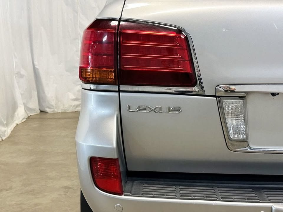 2008 Lexus LX 570 in Addison, IL (photo 11) — photo 11