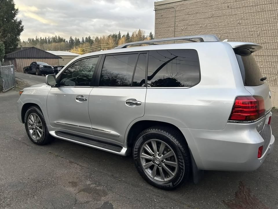 2010 Lexus LX 570 Sport Utility in Kirkland, WA (photo 8) — photo 8