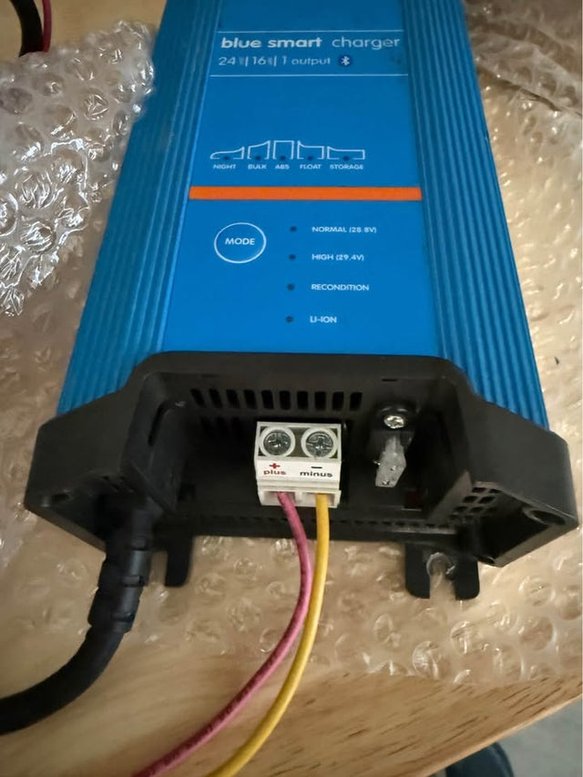 Victron Energy Blue Smart IP22 Charger 24/16(1) — photo 3