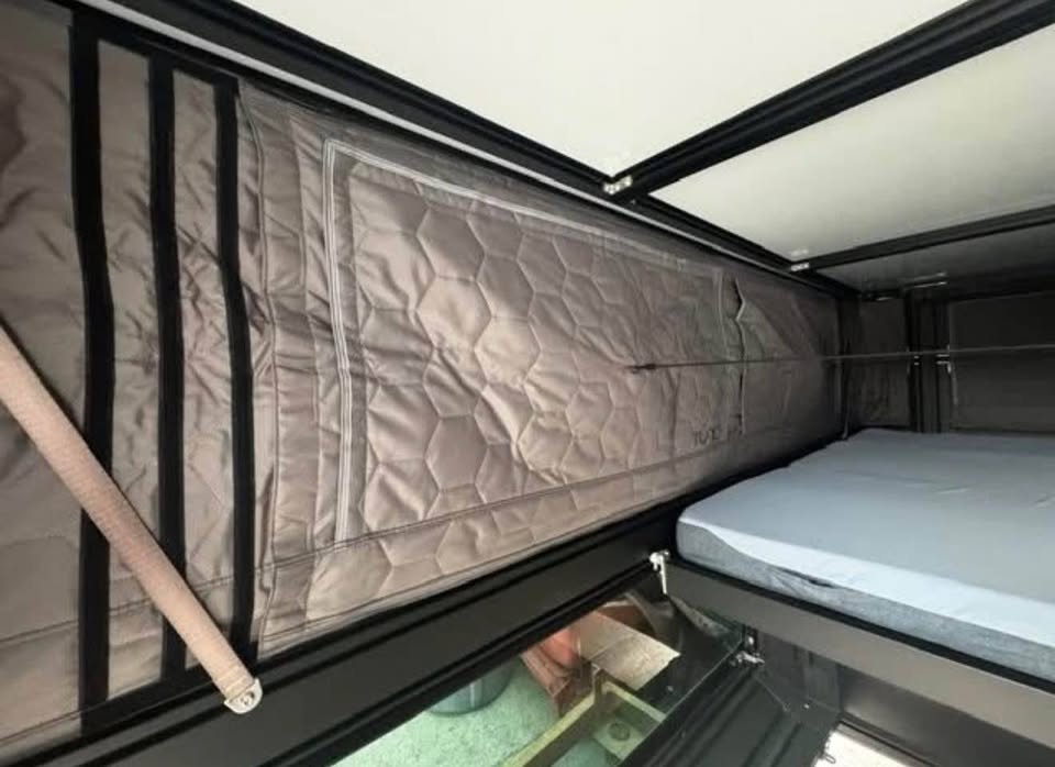 Tune Outdoor M1 Pop-Up Truck Camper w/ Integrated Solar Roof – Toyota Tacoma (photo 7) — photo 7