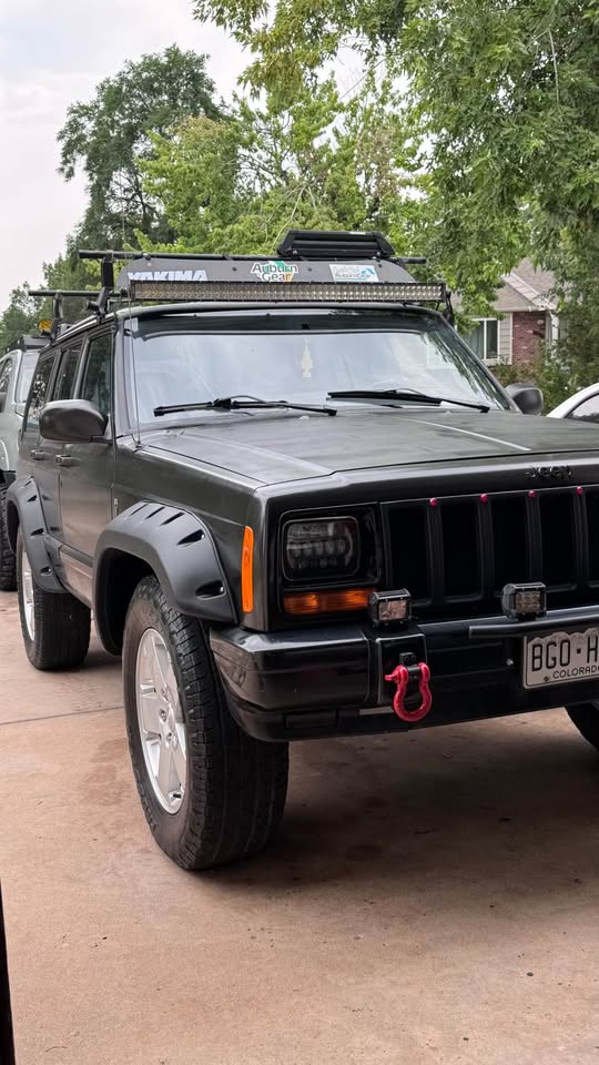2001 Jeep Cherokee · Classic Sport Utility 4D in Lone Tree, CO (photo 2)
