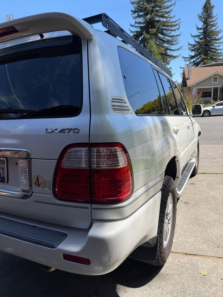 2005 Lexus LX470 (photo 5) — photo 5