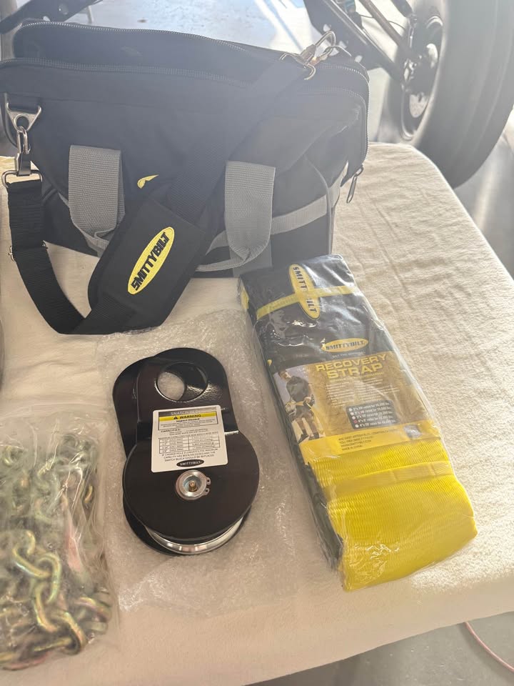 Brand new smittybilt winch accessory bag 2725 retail price $219.99 asking price $200 everything incl in Lake Elsinore, CA (photo 6) — photo 6