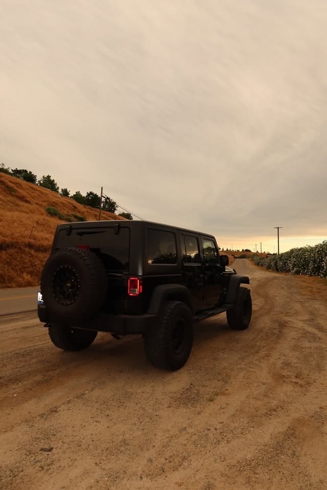2015 Jeep Wrangler Unlimited · Sport SUV 4D in Clovis, CA (photo 5) — photo 5