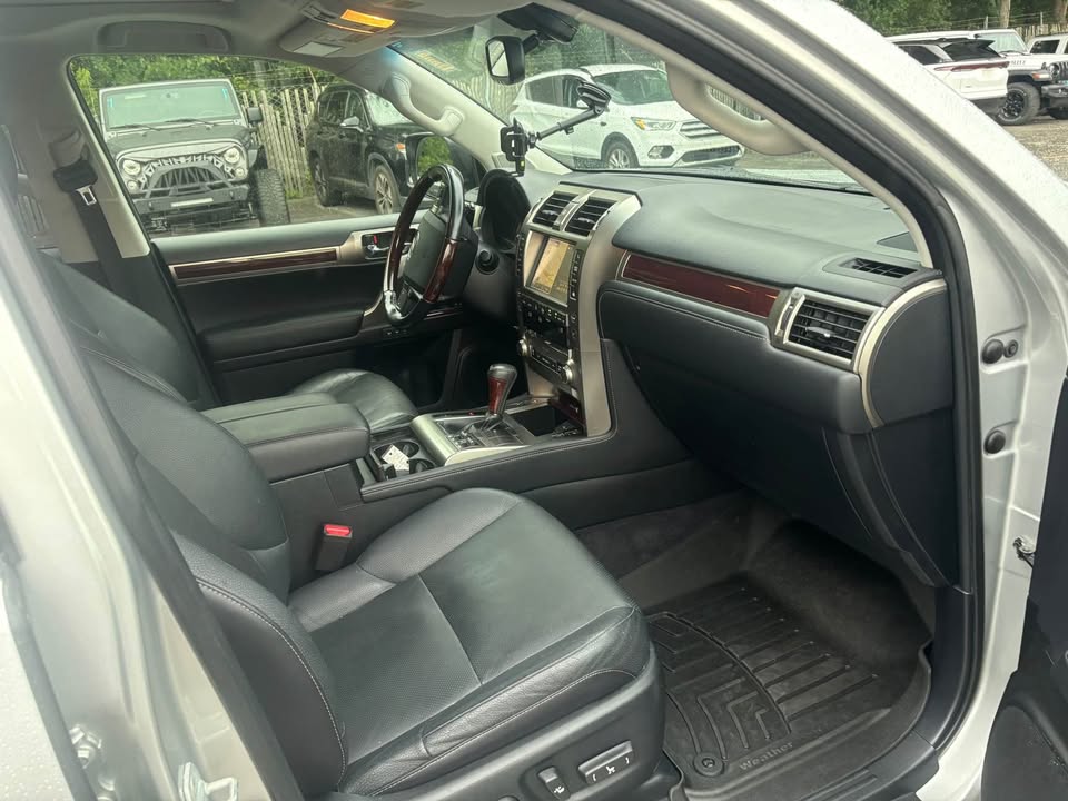 2015 Lexus GX · GX 460 Sport Utility 4D (photo 11) — photo 11